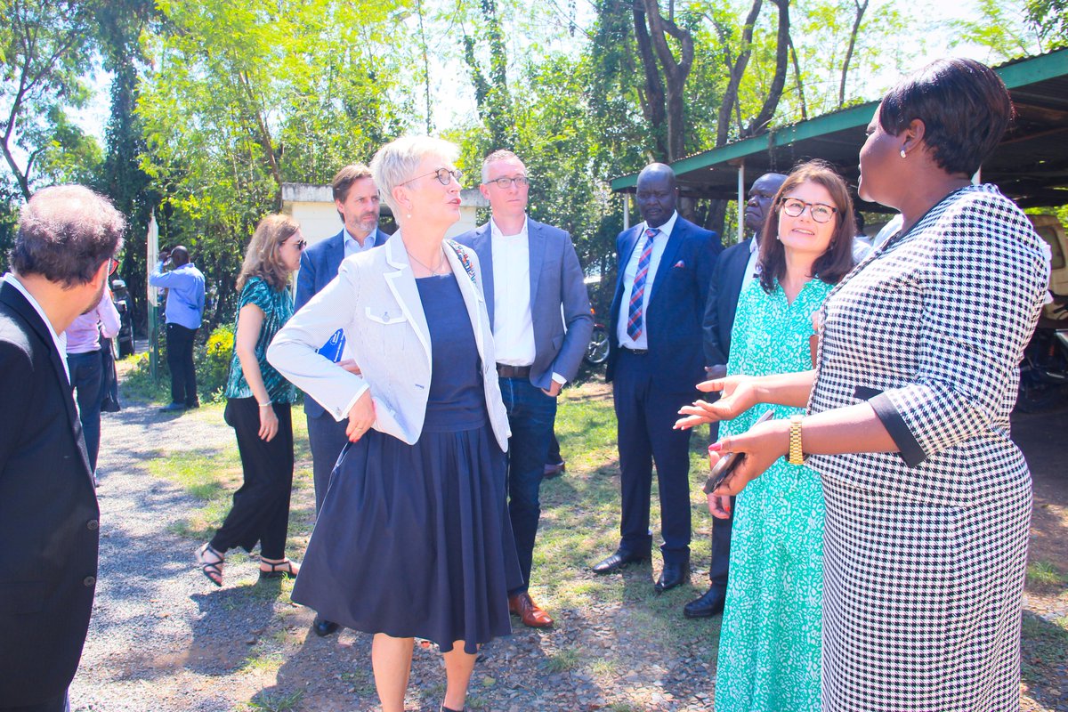 Great initiative by @HomaBayCountyKe under the leadership of Gov @gladyswanga, facilitating access to vital localized climate science/weather data. The Gov hosted a tour for #EUinKenya missions at the Homa Bay Climate Information Center for farmers and fishermen. #TeamEuropeKenya