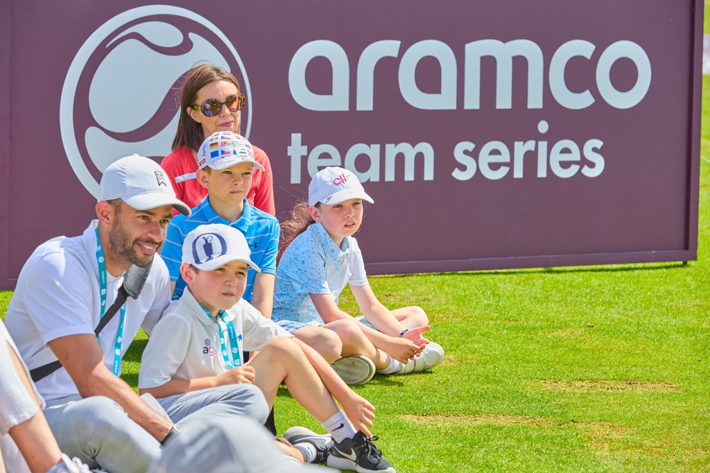 GolferMind's tweet photo. Great photo of us enthralled by the great Gary Player! 🏌🏽‍♂️⛳️

#golf #golfcourse #golfing #golfswing #golflife #golfaddict #golfcoach #golfersmindset https://t.co/xdvFOAdMNX