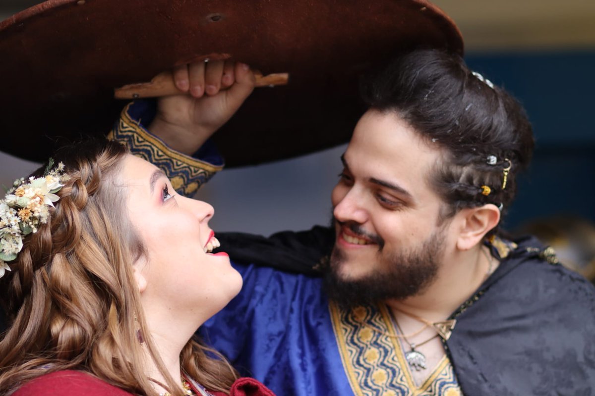 NeraJillard's tweet photo. Han sido unos meses intensos, pero más intenso ha sido este fin de semana.
Por fin, tras 17 años de relación, hemos dado un pasito más y a nuestro más puro estilo. Una boda medieval por todo lo alto!!! 💕💕💕 https://t.co/dRHJ7PuUPs