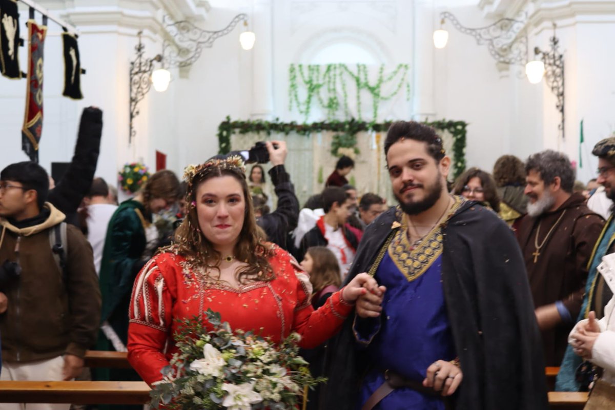 NeraJillard's tweet photo. Han sido unos meses intensos, pero más intenso ha sido este fin de semana.
Por fin, tras 17 años de relación, hemos dado un pasito más y a nuestro más puro estilo. Una boda medieval por todo lo alto!!! 💕💕💕 https://t.co/dRHJ7PuUPs