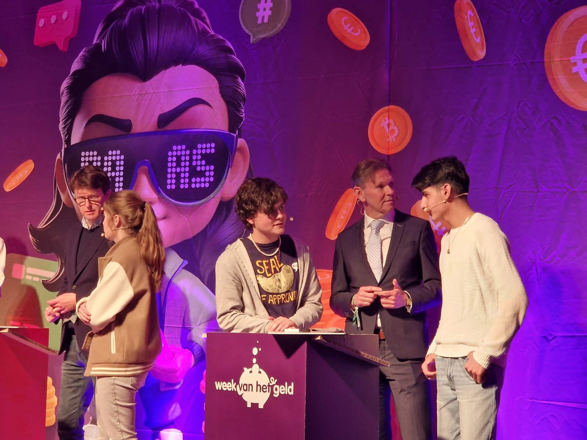 gerjaarsma's tweet photo. #weekvanhetgeld
De pensioenfondsen van @Pensioensector verzorgen het hele jaar gastlessen aan mbo-studenten over het belang van pensioen.

Fijn om op deze manier een bijdrage te kunnen leveren.
@Wijzeringeld https://t.co/BNDQsd7M4R