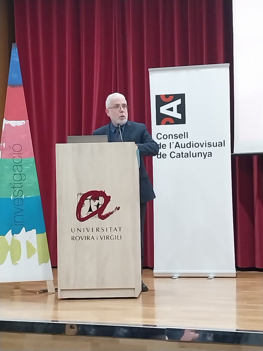 Consell_Audio's tweet photo. El president del @Consell_Audio, @xevi_xirgo, destaca que el fet de celebrar el lliurament dels premis a Tarragona respon a la voluntat del CAC d’acostar la institució a tot el país i ha afegit que la recerca és fonamental per definir la situació del sector #PremisCAC https://t.co/3Y7qSzvkcQ