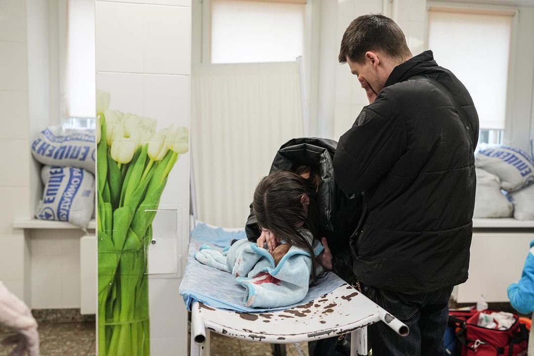 ZelenskyyUa's tweet photo. The @20DaysMariupol documentary won the "Oscar" award. I am grateful to the team for this film. This award is important for our entire country.

The horrors of Mariupol must never be forgotten. The entire world must see and remember what the inhumane Russian invasion brought to our people.

Cities and villages were destroyed, homes were burned, and entire families were killed by Russian shells and buried in their own backyards. 

We still do not know entirely how many people died in Mariupol. However, satellite images show graveyards around the city with thousands and thousands of graves.

This documentary serves as a reminder of why international assistance—without delays or interruptions—is so critical to Ukraine. The Russian evil does not pause and does not seek peace. They want to inflict the same fate on every city that they can reach as they did on Mariupol, Bucha, and our other cities that suffered under Russian occupation.  

Together, we must prevent Russia from destroying life. We must protect our country and all of our people in order to restore normal life free of fear. 

I am grateful to everyone in the world who understands this and continues to support Ukraine. I thank everyone who tells the truth about Russia's war crimes.