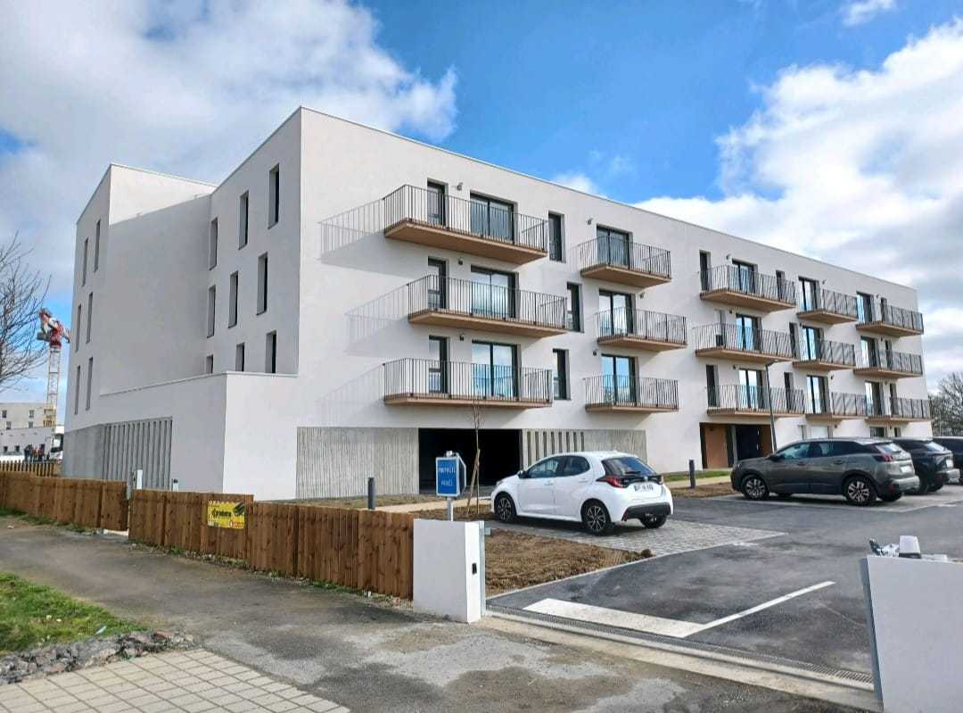 Spiebatignolles's tweet photo. [COEUR D’OUVRAGE #LieuxdeVie] – Résidence Val de Moine à Cholet : c'est livré

Spie batignolles immobilier a livré à Mobicap, opérateur de logements adaptés à tous, la résidence Val de Moine à Cholet (49) réalisée avec Defontaine, filiale de Spie batignolles construction régions. https://t.co/K3cFOSO5s1