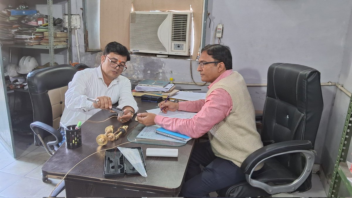 निदेशक तकनीकी दक्षिणांचल विद्युत वितरण निगम लिमिटेड आगरा के निर्देश के अनुपालन में विद्युत कार्यशाला केंद्र हाथरस में आदरणीय अधीक्षण अभियंता हाथरस द्वारा कार्यशाला में मौजूद सामग्री की गुणवत्ता का निरीक्षण किया गया <a href="/EwdEe58123/">EE EWD ALIGARH</a> <a href="/MDDVVNL/">MD DVVNL AGRA</a> <a href="/dvvnlhathras/">DVVNL HATHRAS</a> <a href="/dvvnlhq/">Dakshinanchal Vidyut Vitran Nigam Limited</a>
