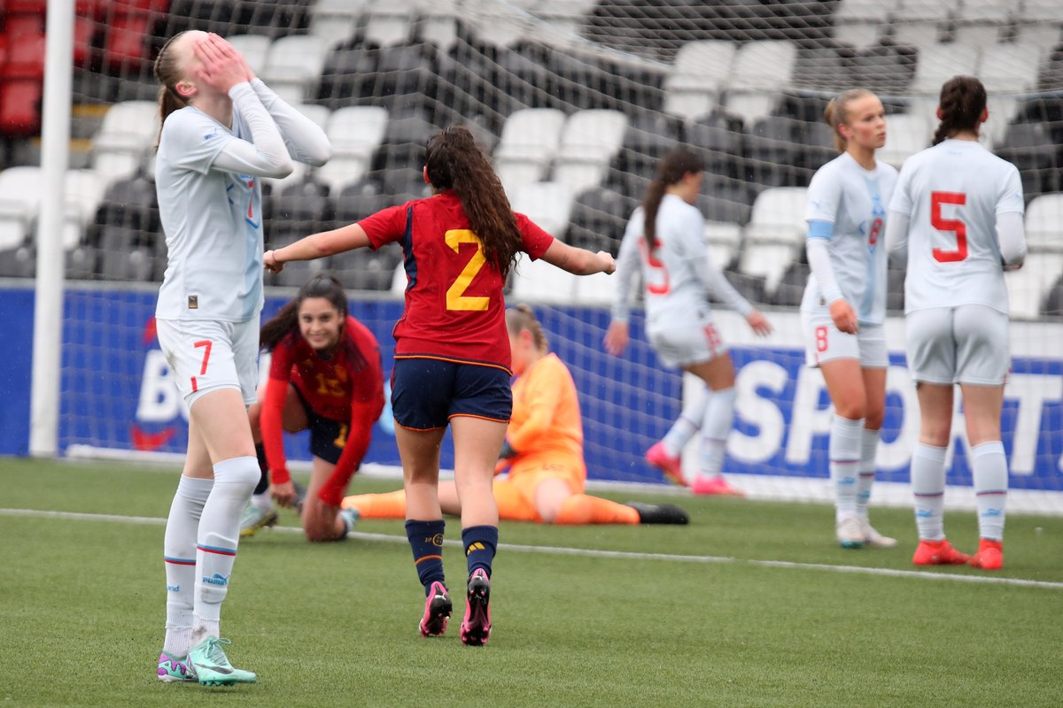 ✍️🏻 CRÓNICA | La <a href="/SEFutbolFem/">Selección Española Femenina de Fútbol</a> se impone a Islandia en el Torneo de Desarrollo Sub-16.

➡️ La selección de Laura del Río venció en Irlanda del Norte (2-1) gracias a los goles de Carlota Chacón y Avril Serrano

ℹ️ rfef.es/es/noticias/es…