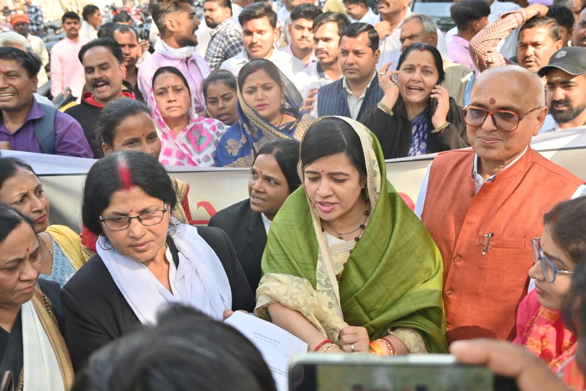 सीधी में सकल हिन्दू समाज हित रक्षक मंच जिला इकाई सीधी द्वारा महामहिम राष्ट्रपति श्रीमती द्रौपदी मुर्मू जी के नाम बंगाल के सन्देशखाली में महिलाओं के साथ हो रहे उत्पीड़न के खिलाफ जिलाधीश महोदय को ज्ञापन सौंपा एवं कठोरतम कार्यवाही हेतु मांग की।
1️⃣