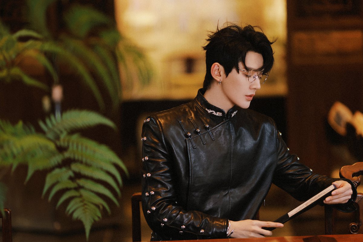 Remedy_WeiD's tweet photo. I’m still trying to absorb how beautiful this man is 😭

#DengWei #邓为 #등위 #เติ้งเหวย #đặngvi #ドン・ウェイ https://t.co/l4QquZUYoc