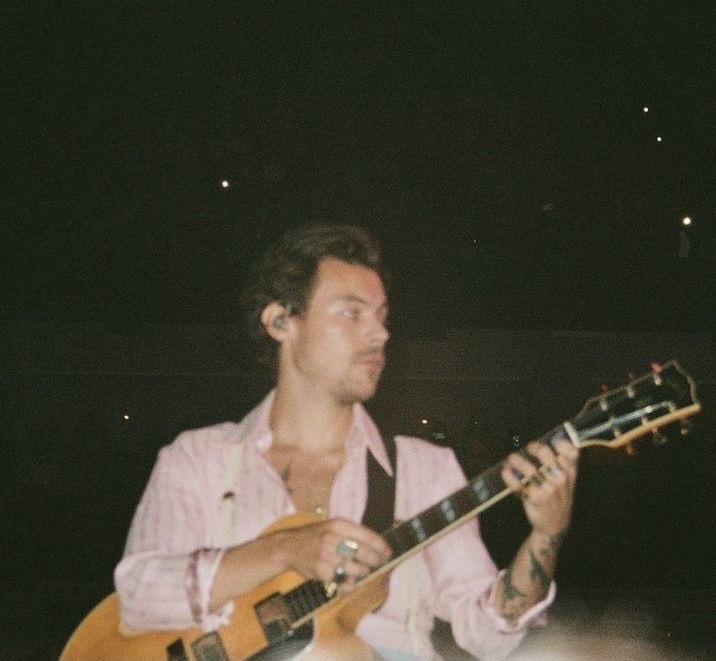 HSFEATURES's tweet photo. Harry Styles on film. https://t.co/g46TkDY2Oh