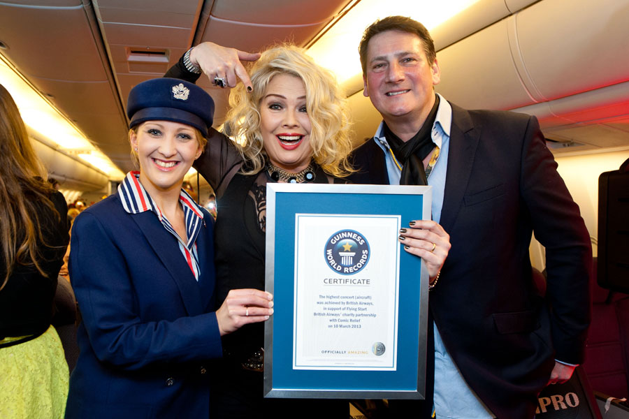 Just been reminded that 11 years ago today, myself and @kimwilde made it into the @GWR for performing the highest-ever gig in a Boeing 767 at 43,000ft ✈️🎙️ It was to celebrate 25 years of Red Nose Day, so all for a very good cause 🔴