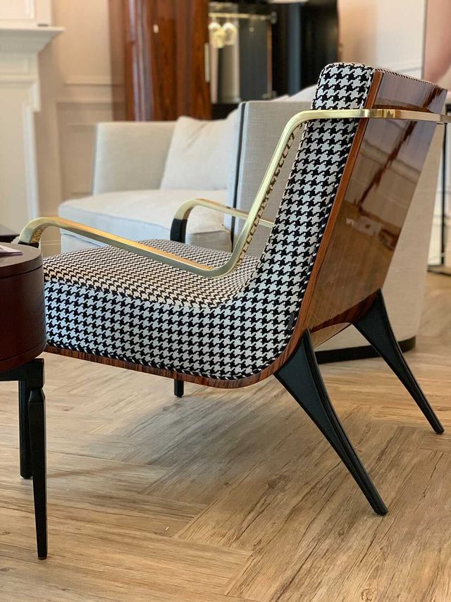 Our bestseller, your personal touch.

Os nossos bestseller, o seu toque pessoal.

📍 Prague, Dusek Decor showroom

bit.ly/4a2hXW2

#jetclassgroup #upholstery #decor #modernfurniture #interiordesign #design #designtrends #bestseller #designdeinteriores #cadeirão #decor