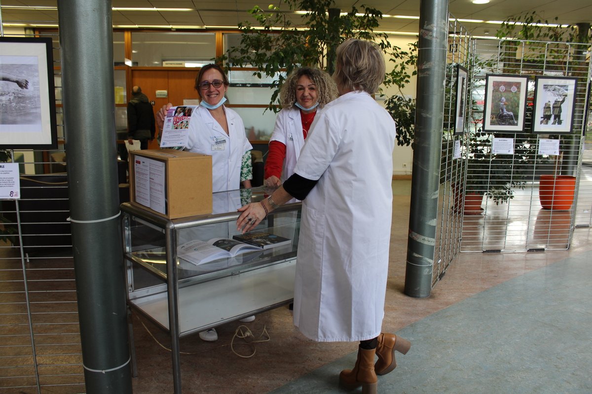 A l’hôpital Dupuytren, distribution le #8mars2024 à l'occasion de la Journée internationale des droits des femmes du quiz sur les femmes d’exception et les pionnières du sport, élaboré par le service d’action culturelle 👩‍⚕️👏 @APHP @VilledeDraveil