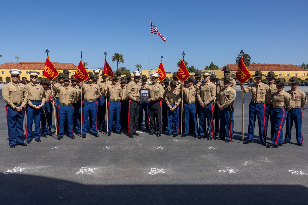 Ceremonial Cannonade 📍@mcrdsd Last Friday, a 40mm 15-gun salute welcomed LtGen Brian Cavanaugh as the Parade Reviewing Officer for Delta Co, 1st RTBn. Thank you to BGen James Ryans for the opportunity to take part in the graduation of these new @marines #semperfi #WhytheMarines