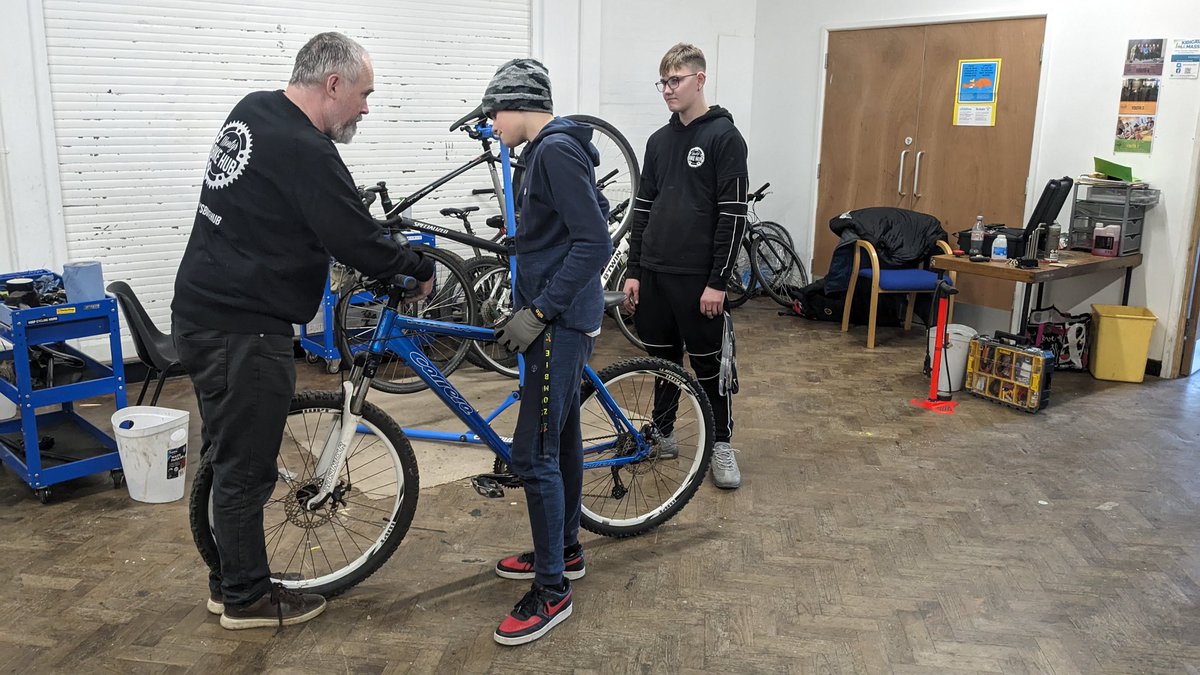 Our #youthbikes session everyone Thursday after school teaches local young people viral practical skills whilst getting their bikes fixed and safe so they can use them for school and other journeys. Do get your young people to drop in Thursday 3.30-5ish. Big thanks @HIWCF @forduk