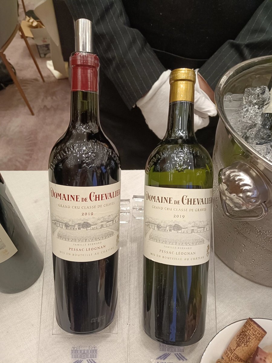 RG4LJOHN's tweet photo. 2022 Bordeaux Classified Chateau Tasting 2019 Bordeaux Classified Chateau Tasting, big event! Personally, I love the dry white wine of Cavalier Manor!

#wine #winelover #vino #winetasting #winetime #winelovers #food #instawine #redwine #winestagram #winery #beer https://t.co/VJDjGuUHln