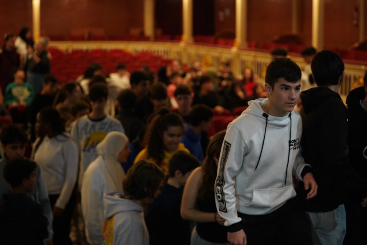 Reus Cultura (@reuscultura) on Twitter photo Avui, primer assaig del #TotsDansen2024 al #TeatreBartrina. El projecte ja agafa forma a l’escenari❤️.
Avui amb <a href="/pidelburgar/">pidelburgar</a> i <a href="/ins_rosetamauri/">Ins Roseta Mauri</a>.
Demà, continuem👏
#ReusCultura #ReusEducació #CulturaiEducació @reuscultura <a href="/TransversalXAC/">Consorci Transversal</a> <a href="/mercatflors/">Mercat de les Flors</a> Avui, primer assaig del #TotsDansen2024 al #TeatreBartrina. El projecte ja agafa forma a l’escenari❤️.
Avui amb <a href="/pidelburgar/">pidelburgar</a> i <a href="/ins_rosetamauri/">Ins Roseta Mauri</a>.
Demà, continuem👏
#ReusCultura #ReusEducació #CulturaiEducació @reuscultura <a href="/TransversalXAC/">Consorci Transversal</a> <a href="/mercatflors/">Mercat de les Flors</a>