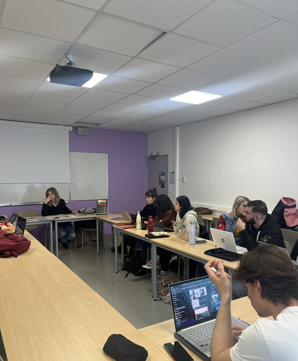 J-4. C’est parti pour les pré-enquêtes de <a href="/VisoMag/">Visó Magazine</a> #Lituanie. Un grand merci à Raimonda Jagelaviciute, présidente de l’association « Smilga », pour le décryptage du pays ! Une prod de la Spé Presse écrite /Multimédia de l’<a href="/IjbaOfficiel/">IJBA</a> #journalisme