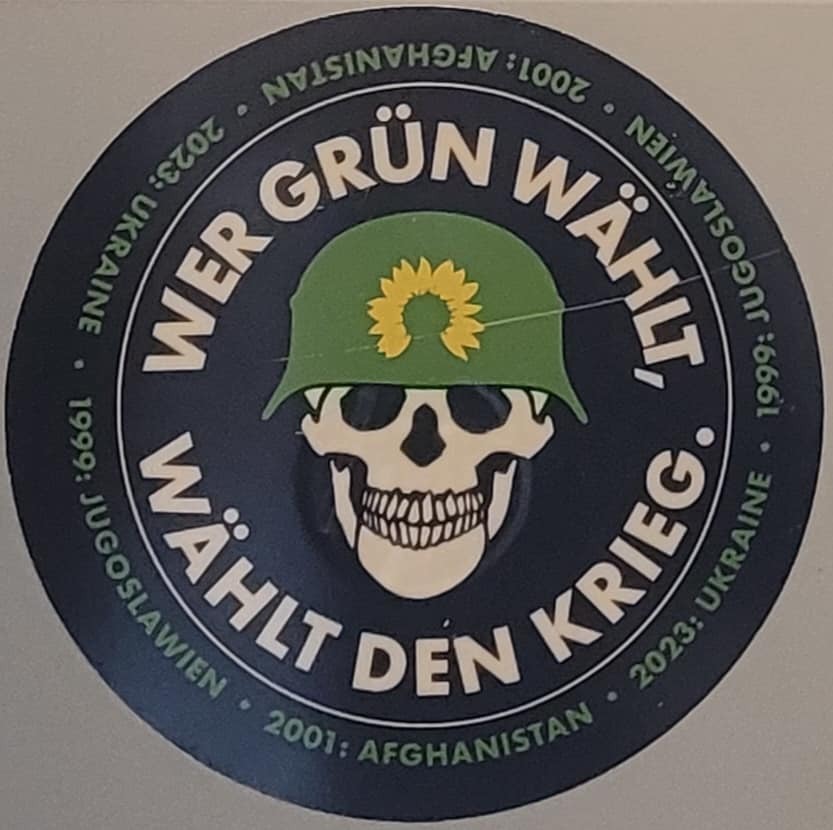 Afd-MdB Hilse heute im Bundestag bei einer Anhörung des Ausschusses für Klimaschutz und Energie mit geschmacklosem Aufkleber auf seinem Laptop. #fckafd