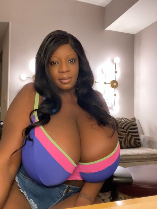 Watch Tyra Tinley 📍's leaked NSFW photo on TwXstars