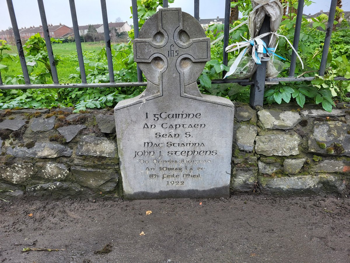 Did some tidying on patriot graves and memorials in Dublin

Pic 1-2:  Memorial on Naas Road to four Vols killed 18/11/1922 (as excellent info board shows

3-4: Memorial to Comdt. John Joseph Stephens of Belleek Fermanagh murdered 2/9/1922