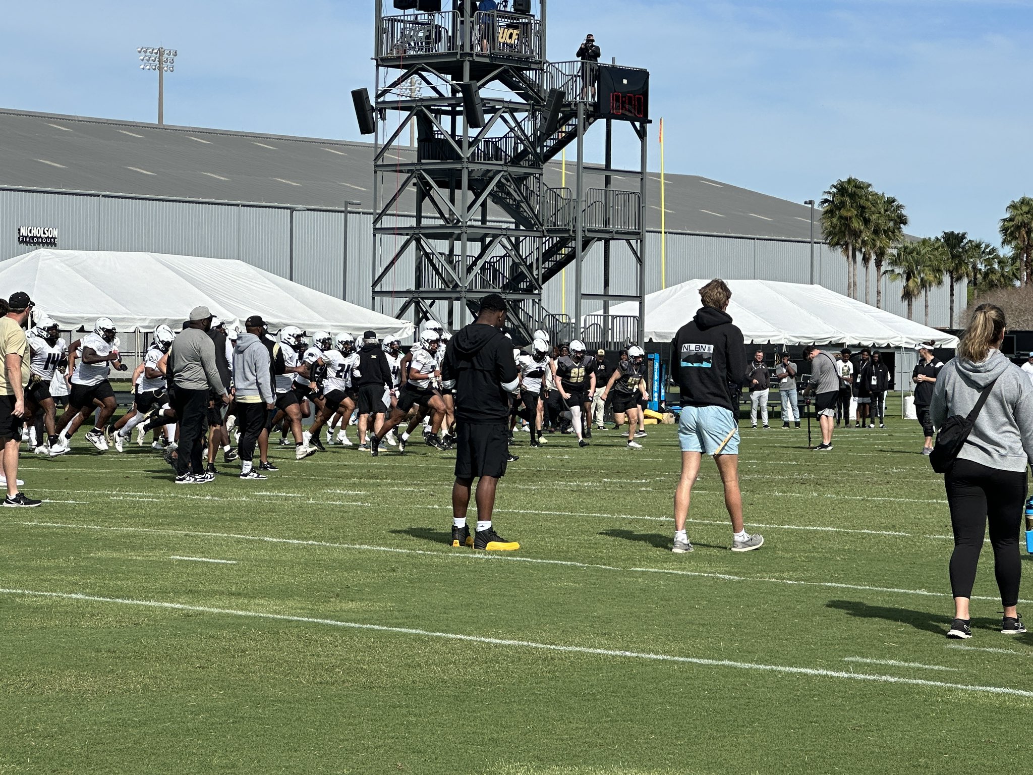 STEPHEN LEON🅰️RD on X: UCF Signee EJ Colson taking in Spring Ball   / X