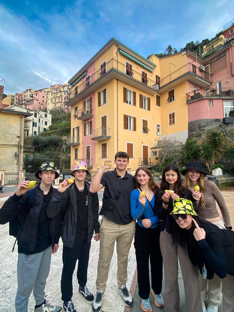 mmejdesjardins's tweet photo. Ciao Cinque Terre 🇮🇹 @HolyTrinityOCSB https://t.co/2QZwEg2O9m