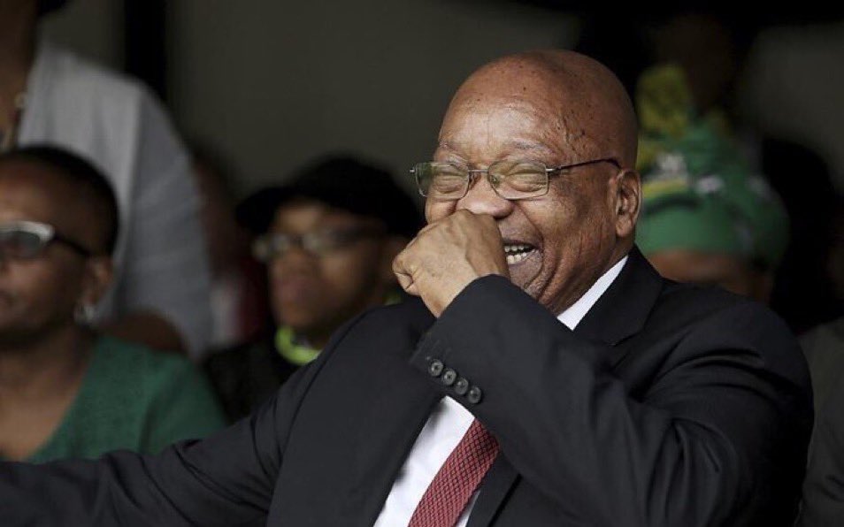 k_masusu's tweet photo. Not me and my mother going "yaaaaaaaa! " when Lerato's blocks fell. Ngwanyana o re mo kgotse shem. #bbmzansi https://t.co/IQJ2EPZFqs