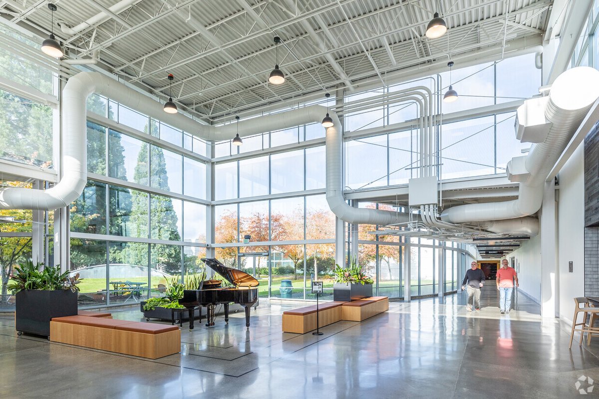 🔎 The VIC | Vancouver, WA ✔️ 179-acre master-planned campus ✔️ Fully climate-controlled flex space ✔️ Fitness center, cafe, lounge, and more From retail to #office and beyond, the perfect space for your business is just a click away on LoopNet! 🔗 bit.ly/3SvOVqM