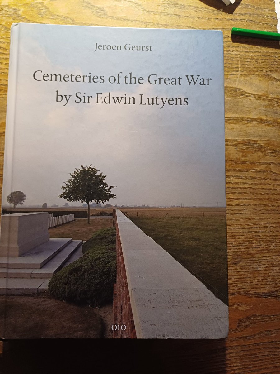 This is a gorgeous book. Borrowed from an architect neighbour. Haunting images and fascinating back story. Edwin Lutyens and World War One memorials and cemeteries @Britwarmemorial @CWGC @I_W_M @HistIreHedge @Archidub1 @GreatWarGroup @GreatWarHuts @NIWarMemorial 1/2