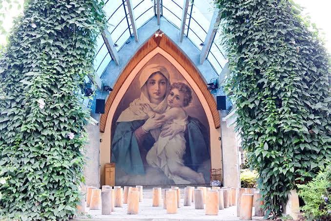 Hoje,Maria quer tomar conta de suas pre- ocupações. Maria é uma guerreira que se antecipa, que se põe à frente na hora da batalha. Um de seus títulos é “Onipotência Suplicante”, porque tudo o que ela pede a Jesus é concedido. Sendo assim, peça à Mãe, que o Filho atenderá.