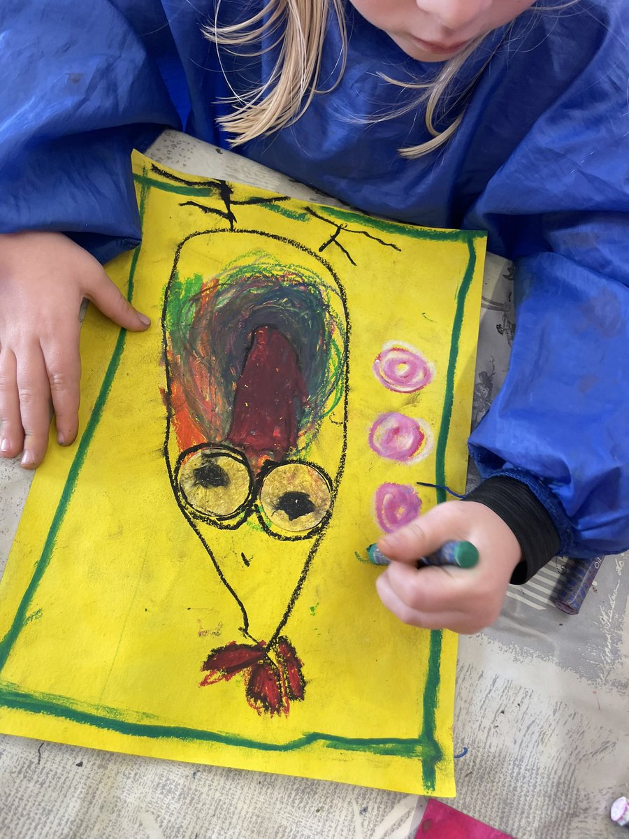 LVive1's tweet photo. Des petites poulettes pour décorer #laclasse ! 
#maternelle #encre #craiegrasse https://t.co/8zaOmyaA1s