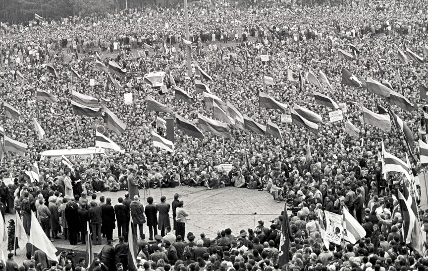 ◼️◻️🇱🇹 #Onthisday 1990, #Lithuania’s Supreme Council announced the restoration of independence.

The Baltic countries stood up and exercised their right to self-determination and are an example to follow for stateless nations like #Catalonia.
#StandUpForCatalonia