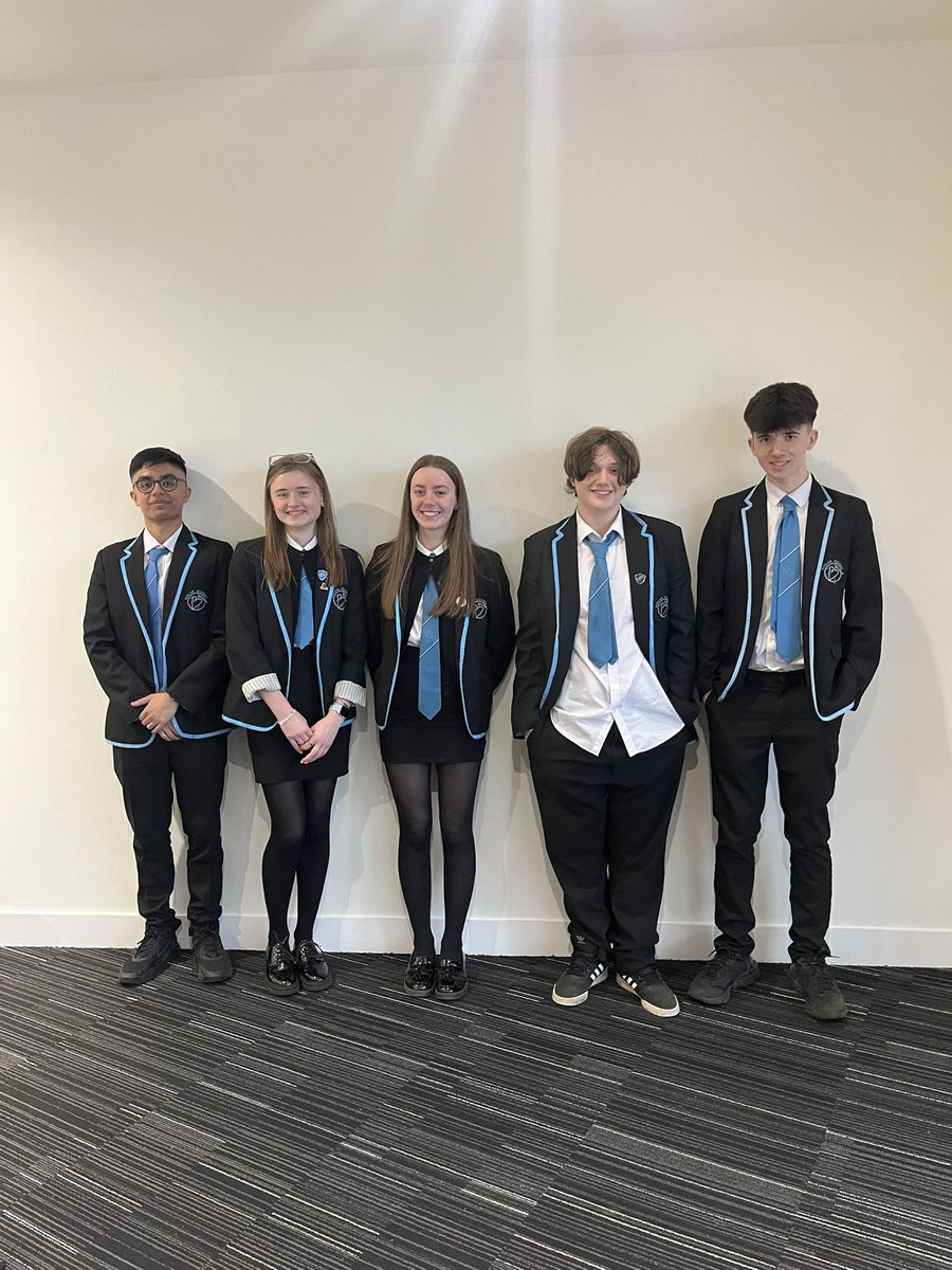 Bee Better are ready to present at the Young Enterprise Dunbartonshire Final. Good luck 🤞🏼🐝 <a href="/BoclairBusiness/">BoclairBusiness</a>