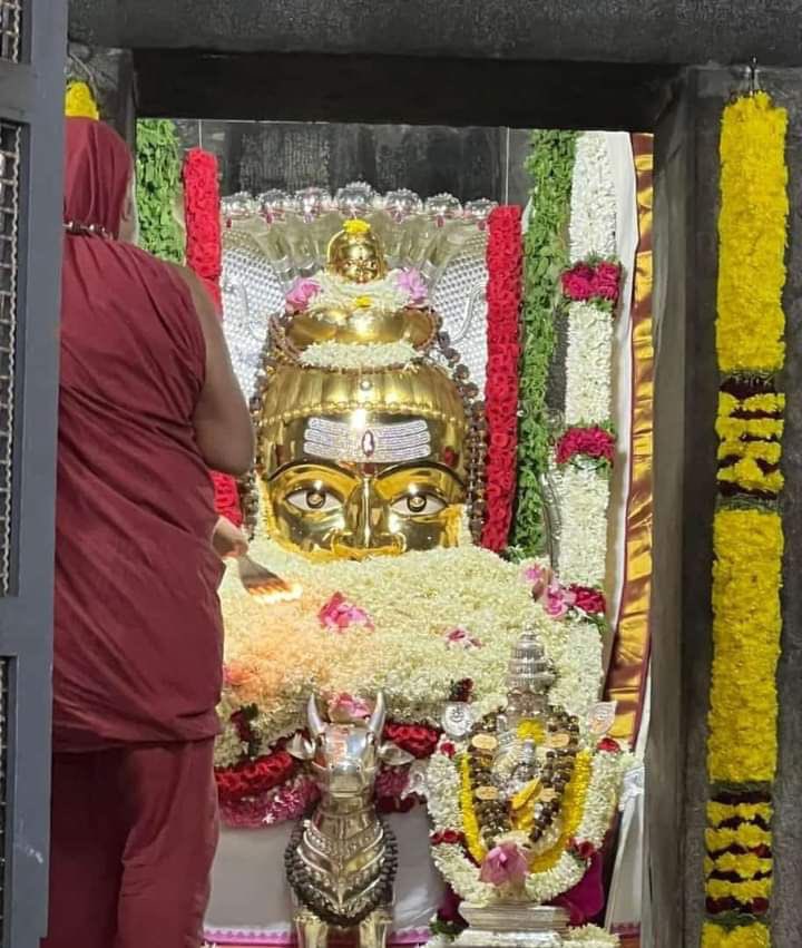 Laksha Mallikarchane to Malahanikareshwara Swamy on the occasion Sri Mahashivaratri Mahotsavam 🙏🙏🙏