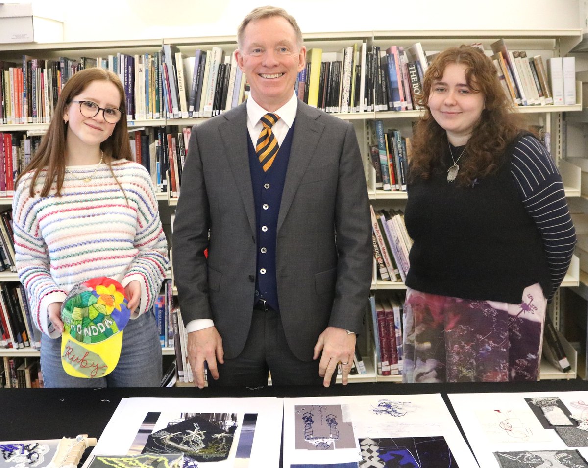 Today we were delighted to welcome Sir Chris Bryant MP @RhonddaBryant, Member of Parliament for the Rhondda and Shadow Minister for Creative Industries and Digital to the RSN.⁠ ⁠ It was a pleasure to showcase the RSN Embroidery Studio and our embroidery courses.