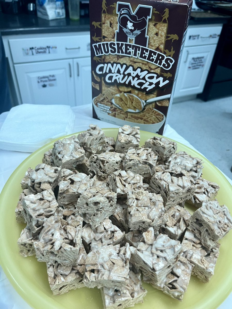 MrsUffelmann's tweet photo. Musketeer Crunch treats for our visiting 8th graders today! #redbud132 #redbudhs https://t.co/DV279BWcbe