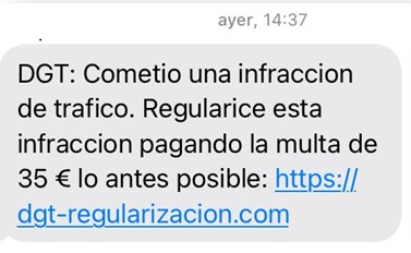 DGTes's tweet photo. Nos vuelven a remitir la difusión de SMS fraudulentos, que suplantan a #DGT para reclamar pagos de falsas multas. Los ciberdelincuentes quieren datos confidenciales de sus víctimas. #DGT sólo comunica sanciones por correo postal o en la Dirección Electrónica Vial #DEV. #NoPiques https://t.co/f08t08i8EK