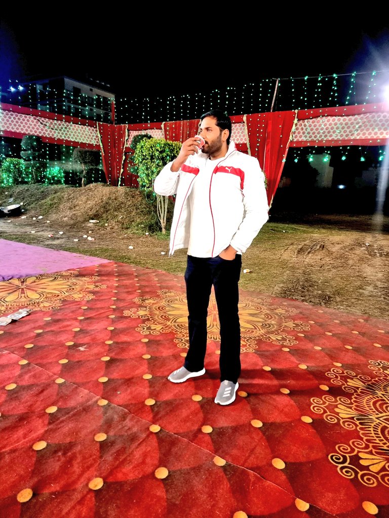 हमारी आख़िरी उम्मीद हम ख़ुद हैं और जब तक हम हैं उम्मीद क़ायम है😎
