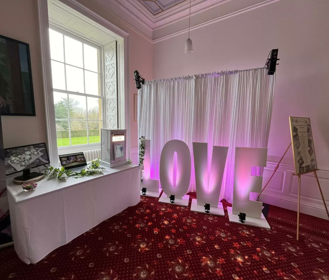 HDHProductions's tweet photo. The other weekend we were at @MadingleyHall for @WedExUK very much enjoyed meeting lots of people in their planning stages of their special day. Contact us for your decor &amp; AV needs for your wedding day
#weddingfair #weddings #weddingdecor #weddingav #audiovisualhire #decorhire https://t.co/Jnfs3tGCLk