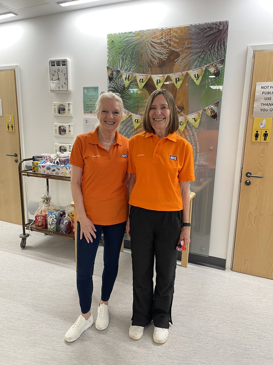 A huge welcome to our 2 new volunteers Janet and Clare for AMU Barrington. A valuable asset to us, thank you ☺️ @SomersetFT @hayleypeters @PeterLewis45