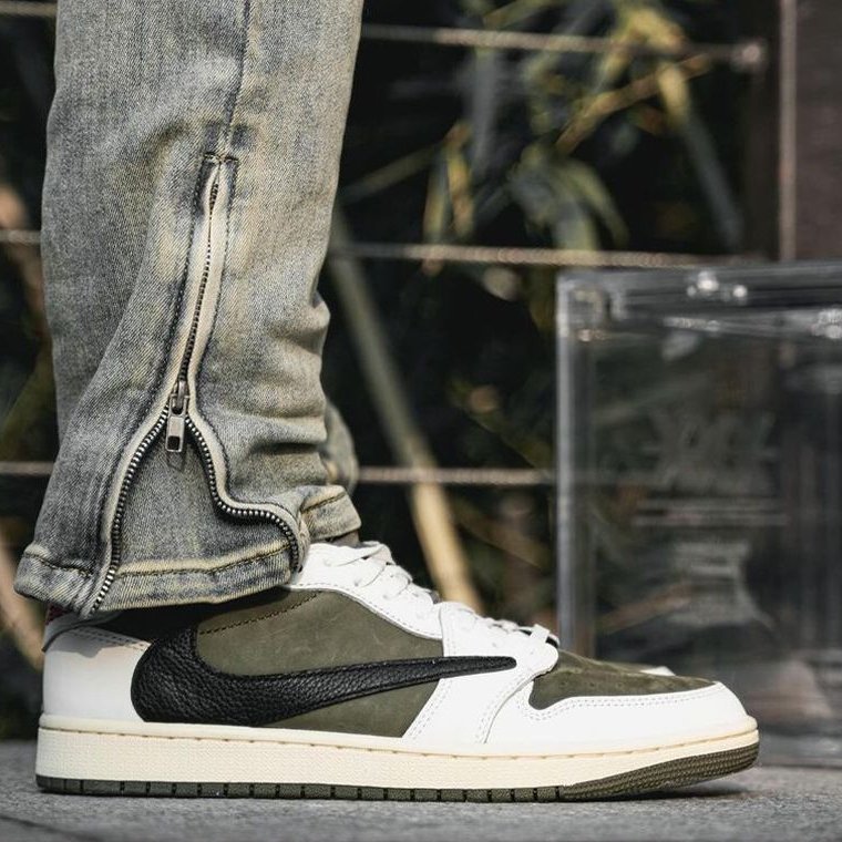 alternate travis scott jordan 1