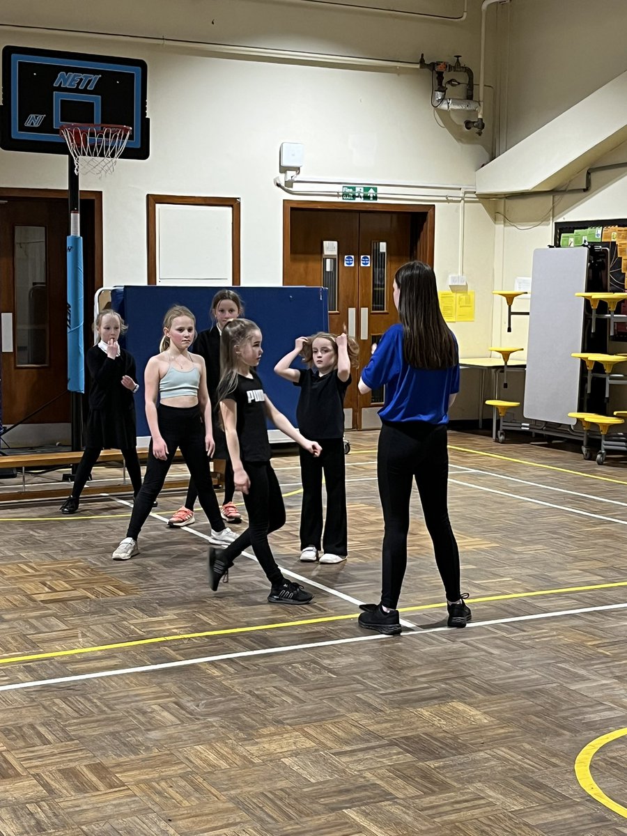 Great 1st session of our new P4/5 dance club at <a href="/Kinneil_PS/">Kinneil Primary & EYC</a> with our <a href="/Boness_HWB/">Bo'ness Academy - PE</a> coaches A, E &amp; E!

Today the class got to start making a dance to Taylor Swift’s “Shake it off” 💃🪩

<a href="/Mrs_Buchanan/">Mrs Buchanan</a>