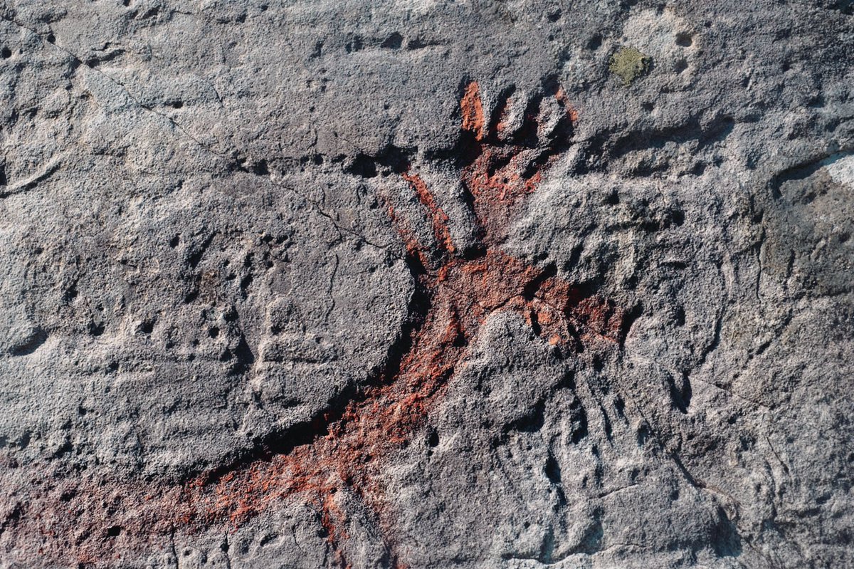 BradshawFND's tweet photo. Vingen’s surrounding natural landscape is very important as it is integral to Vingen’s context & one of the reasons peoples marked the area with #rockart thousands of years ago. #Vingen is of World #Heritage value, one of the largest #ancient #petroglyph sites in Europe. #Norway https://t.co/KydidM7nXF