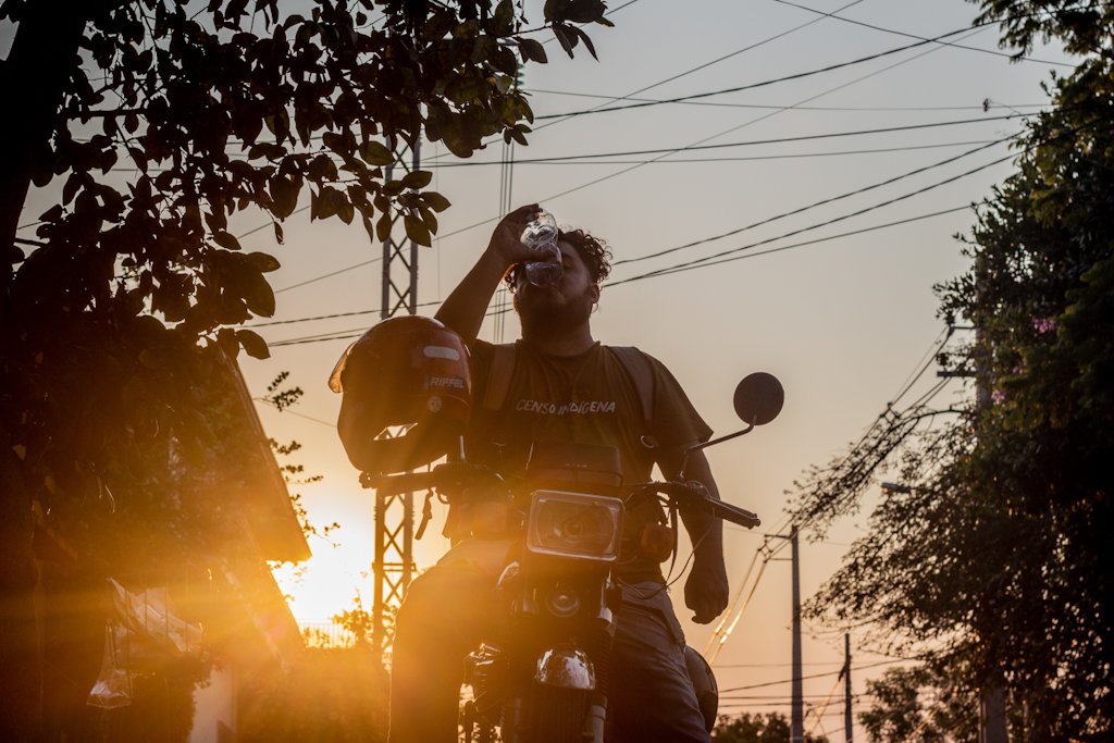 Con más de 24° C, la productividad de un trabajador comienza a disminuir. Con más de 33 grados, en trabajos moderados, se  pierde un 50% de capacidad. Por ejemplo, los «delivery» relatan que no pueden parar porque sus ingresos bajan.