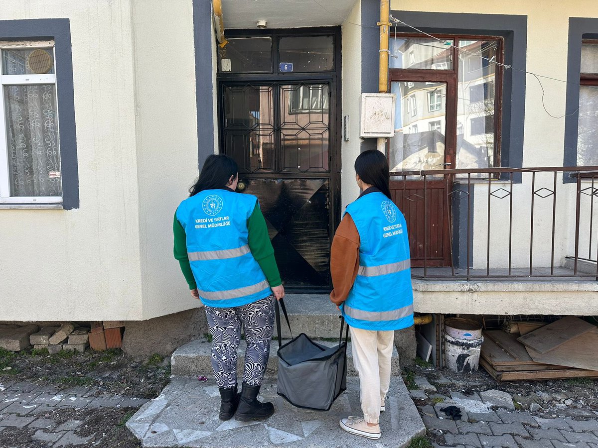 BoluKYGM's tweet image. 📍Gerede Yurdu

Dayanışma ve yardımlaşmanın öncü olduğu Komşum Projesi kapsamında ihtiyaç sahibi ailelere yiyecek yardımı ulaştırmaya devam ediyoruz. 
#komşumprojesi #dayanışma #yardımlaşma #birlikveberaberlik 

@OA_BAK 
@gencliksporbak