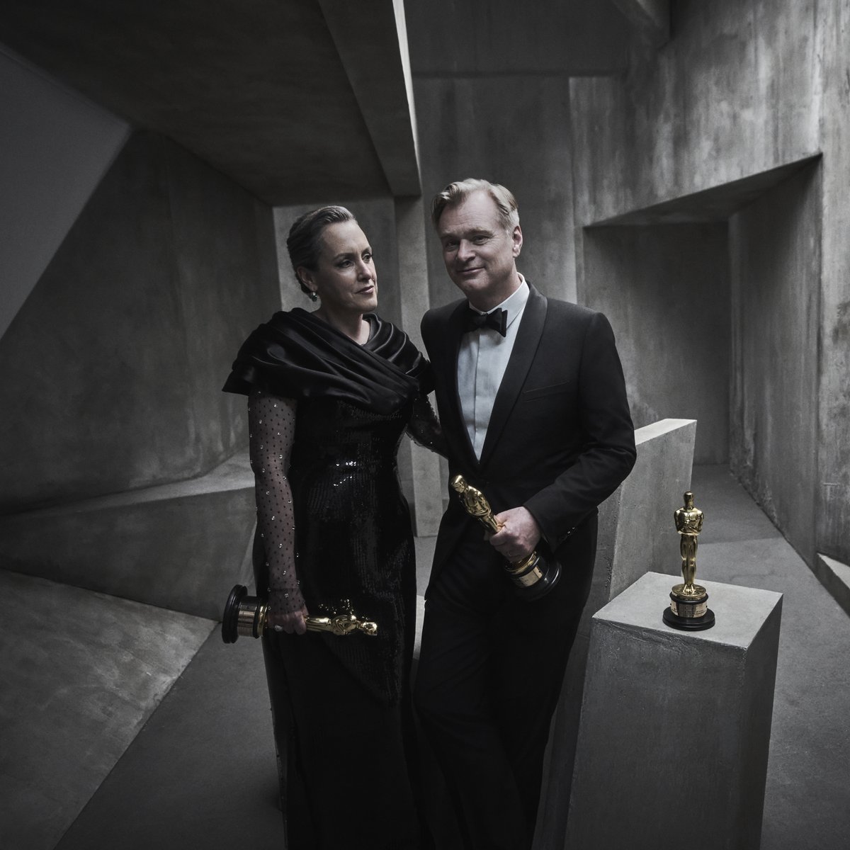 Talk about a power couple. Christopher Nolan and Emma Thomas show off their 'Oppenheimer' Oscars.

Photographed by Mark Seliger, #VFOscars.