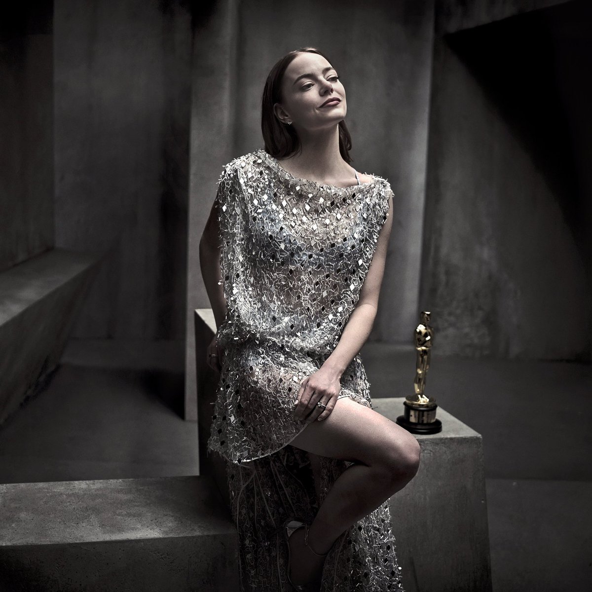 FilmUpdates's tweet photo. Emma Stone photographed by Mark Seliger for the @VanityFair #Oscars Party https://t.co/emL35I5zDF