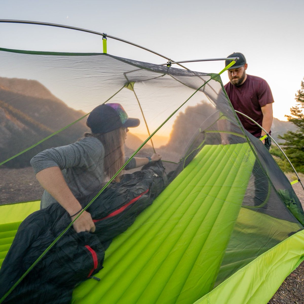 tetongear's tweet photo. Cold nights? Not on our watch! ❄️😴 The Altos Insulated Sleeping Pad keeps you warm and cozy, no matter how chilly it gets⁠
⁠
#teton #tetonsports #adventuregear #camping #happycamper #getoutside #mountains #backpacking https://t.co/iXJcRc9HKf