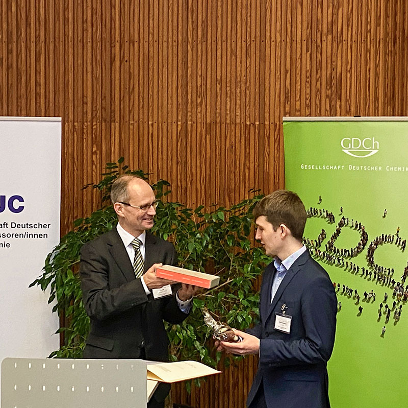 Opening of the CDT 2024 in Aachen, Germany: Award ceremony by Hans-Dieter Arndt @UniJena, ADUC Chair. Left: Jola Pospech @likat_rostock, right: Moritz Malischewski @FU_Berlin. Congrats! #GDChAwards #GDChPreise @GDCh_aktuell