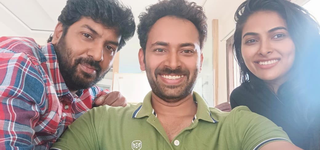 24studio4's tweet image. Successfull Director, Debut Producer @kalyankrishna_k with #Lambasingi actors @BharatRaj0921 &amp;amp; @DiviActor 💜

@naveengandhidir  
#RRDhruvan #ConceptFilms #LambasingiMovie
#LambasingiFromMarch15th
